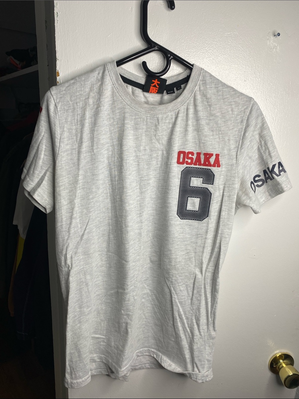 Superdry Men's Light Gray Tee with Red Osaka Text & Navy Number